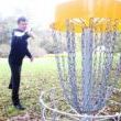 Instruktor Přemysl Novák při discgolfu